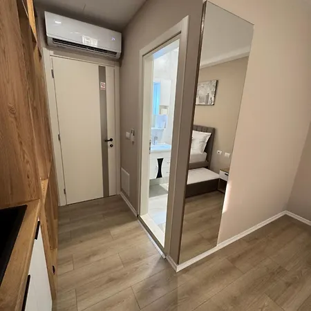 Rora شقة فندقية Yzberishti