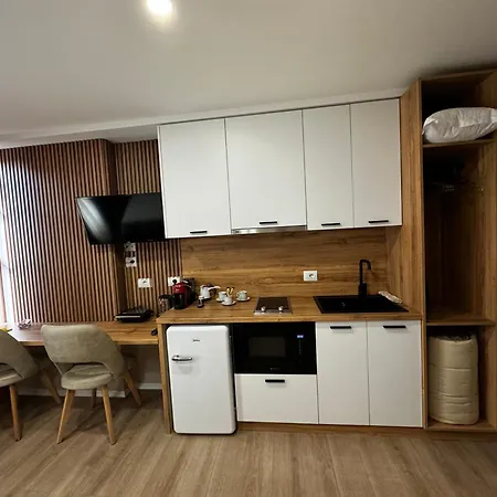 Rora Apart-hotel Yzberishti