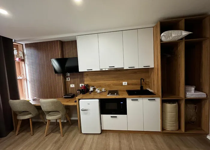 Rora Aparthotel Yzberishti